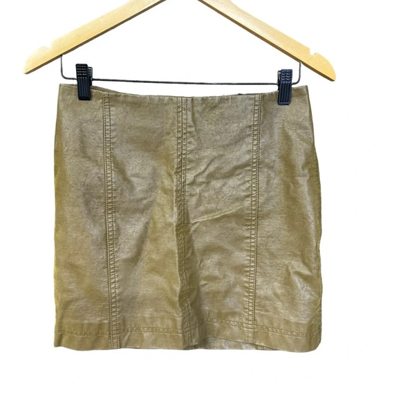 FREE PEOPLE Modern Femme Olive Green Vegan Leather Suede Skirt Mini Size 4 - Picture 3 of 6